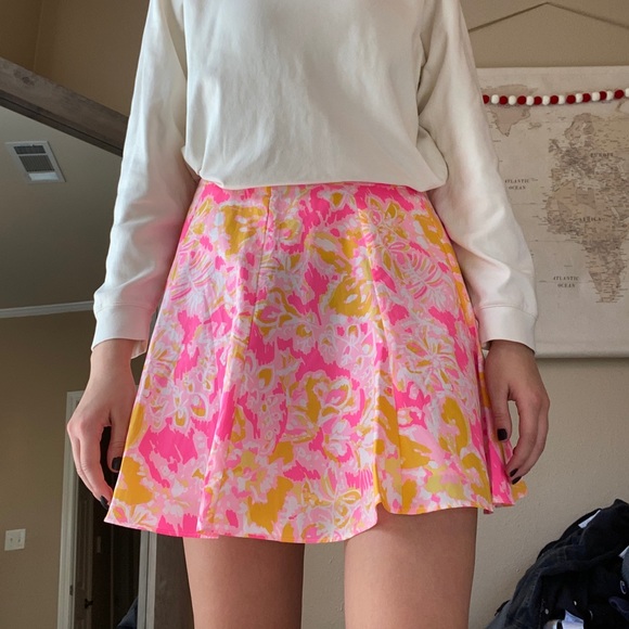 Lilly Pulitzer Dresses & Skirts - NWOT floral lilly pulitzer skirt
